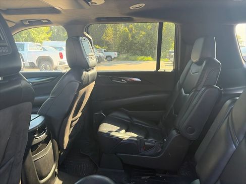 Used 2017 Cadillac Escalade ESV Platinum AWD/4WD image 10