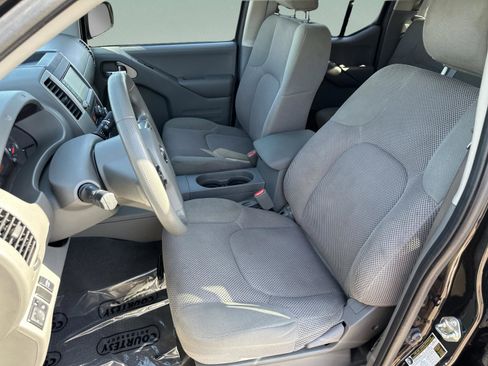 Used 2020 Nissan Frontier SV w/ Midnight Edition Floor Mats RWD image 18