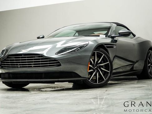 Used 2019 Aston Martin DB11 Volante RWD image 2
