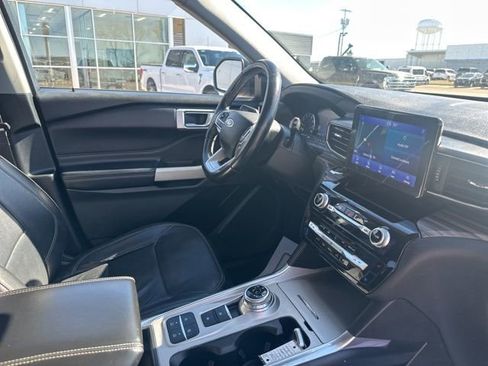 Used 2021 Ford Explorer Limited w/ Equipment Group 301A image 9