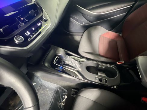 Used 2025 Toyota Corolla SE image 25