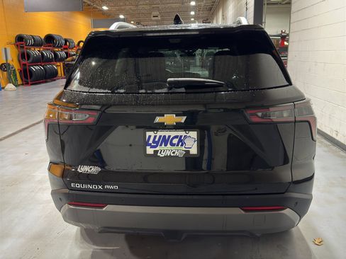 Used 2025 Chevrolet Equinox LT w/ Convenience Package II image 4
