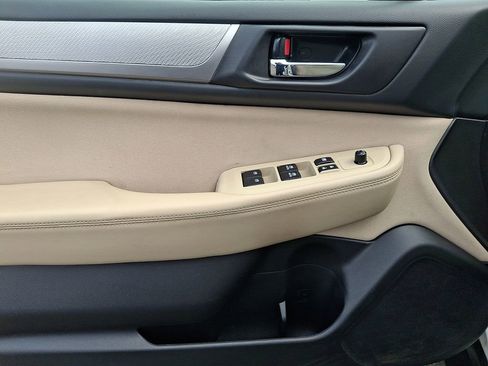 Used 2017 Subaru Outback 2.5i Premium image 12