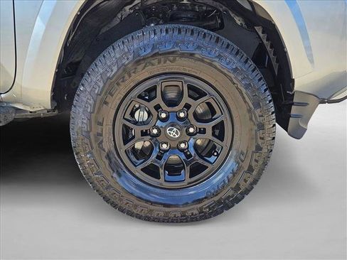 Used 2022 Toyota Tacoma SR5 RWD image 21