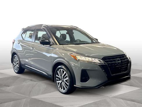 Used 2023 Nissan Kicks SR w/ SR Premium Package FWD image 2