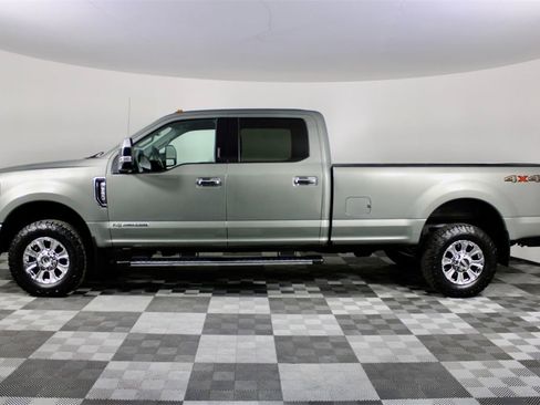 Used 2019 Ford F350 Lariat w/ Chrome Package image 5