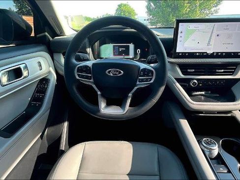 Certified 2025 Ford Explorer Active w/ Active Comfort Package AWD/4WD image 3