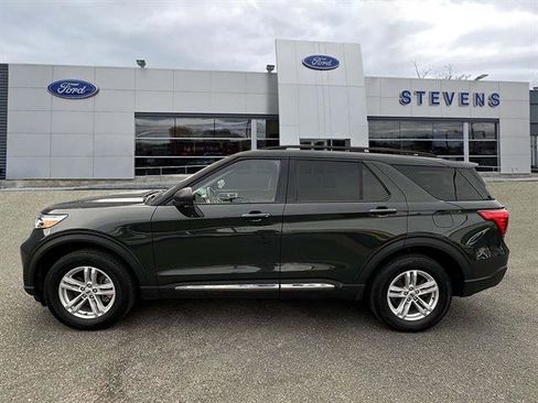 Certified 2022 Ford Explorer XLT w/ Equipment Group 202A image 3