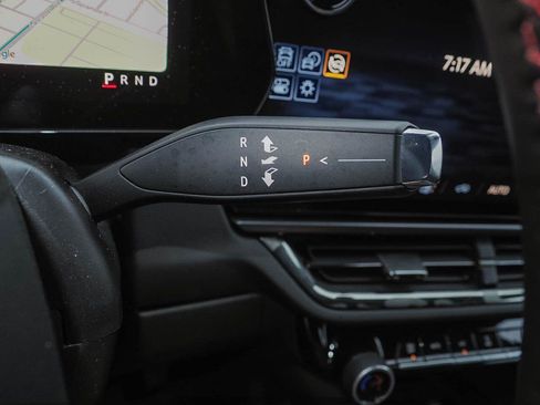 Used 2025 Chevrolet Equinox EV RS FWD image 30