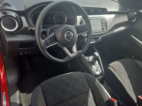 Used 2020 Nissan Kicks SV image 2