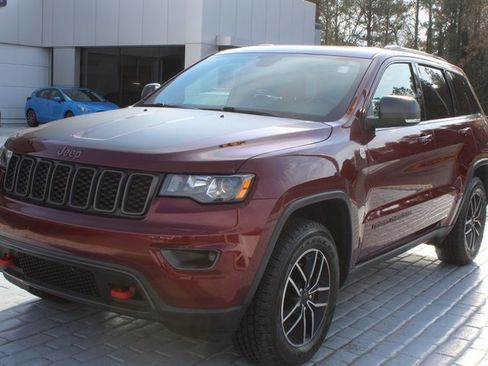 Used 2019 Jeep Grand Cherokee Trailhawk image 1