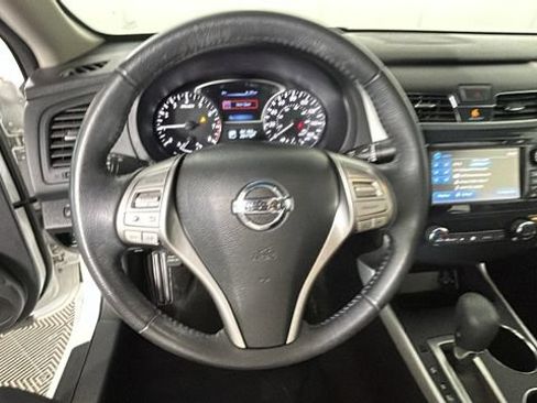 Used 2015 Nissan Altima 2.5 SV w/ Convenience Package FWD image 14