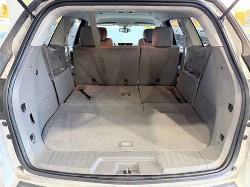 Used 2017 Chevrolet Traverse LT image 23