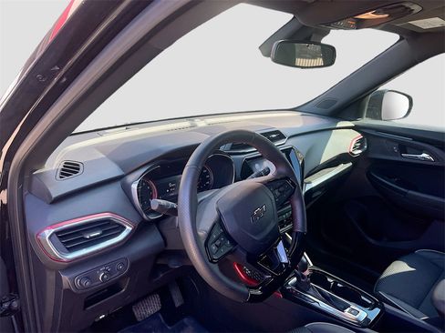 Used 2023 Chevrolet TrailBlazer RS w/ Sun and Liftgate Package image 9