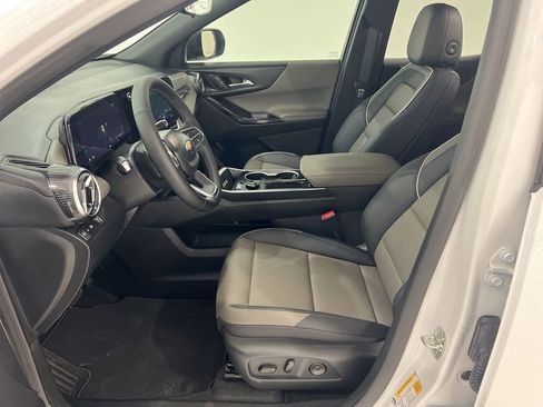 New 2026 Chevrolet Equinox LT w/ Convenience Package II FWD image 17