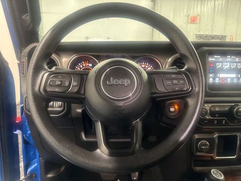 Used 2022 Jeep Gladiator Sport image 6