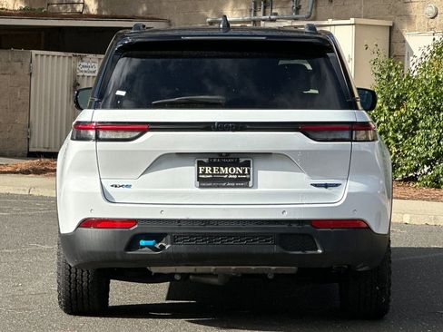 New 2023 Jeep Grand Cherokee Trailhawk w/ Advanced Protech Group II AWD/4WD image 4