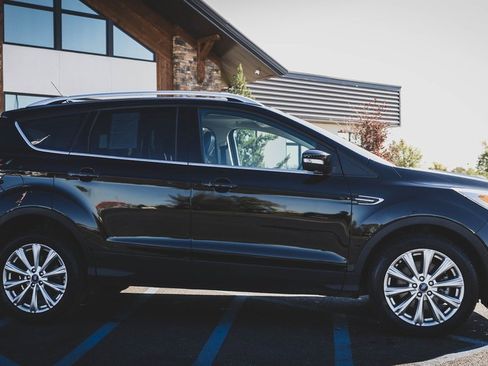 Used 2018 Ford Escape Titanium w/ Ford Safe & Smart Package image 29