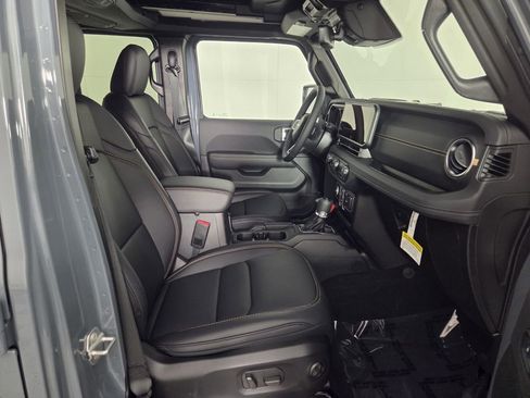 New 2026 Jeep Wrangler Unlimited Sahara AWD/4WD image 20