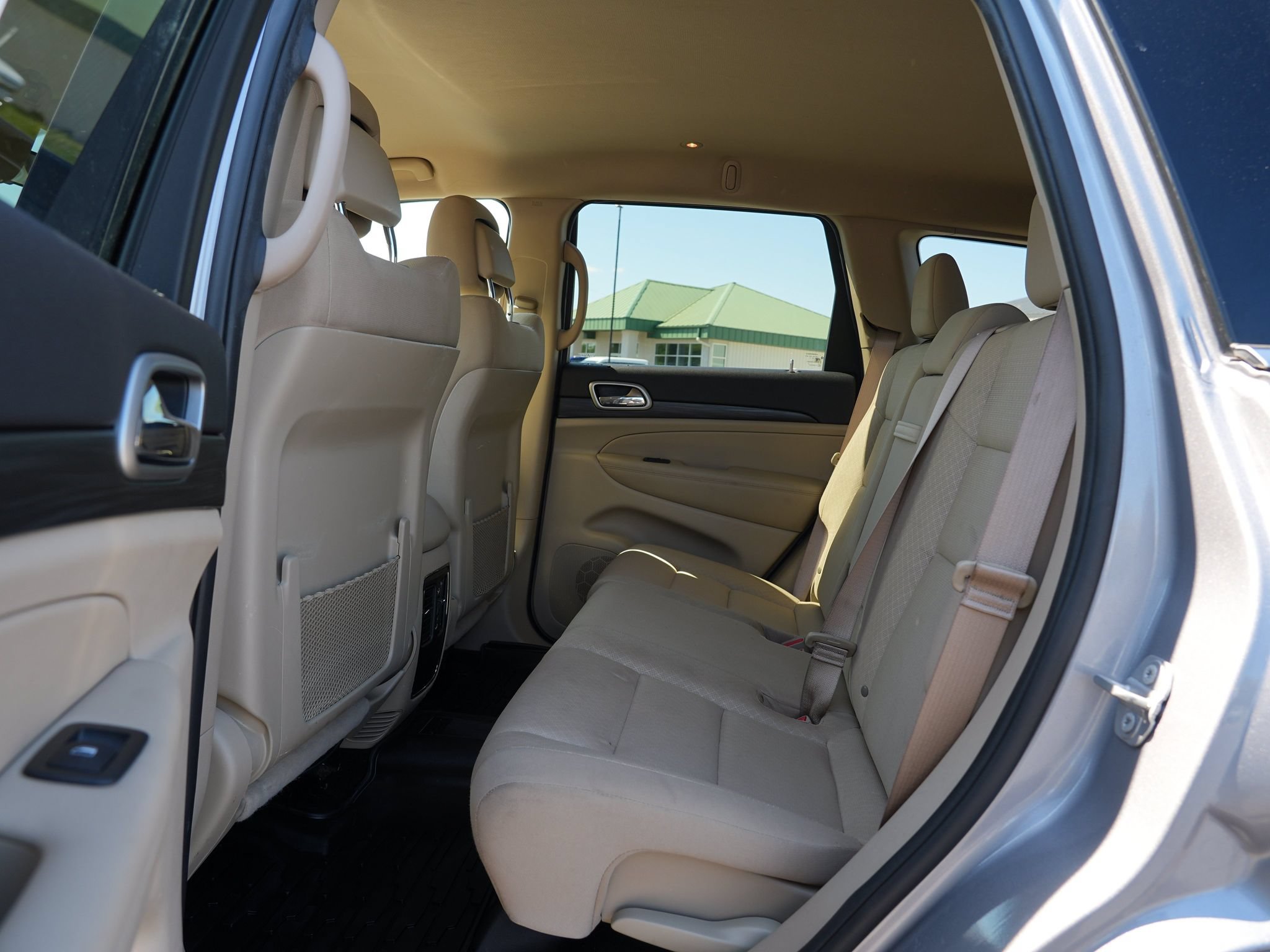 Used 2019 Jeep Grand Cherokee Laredo AWD/4WD image 19