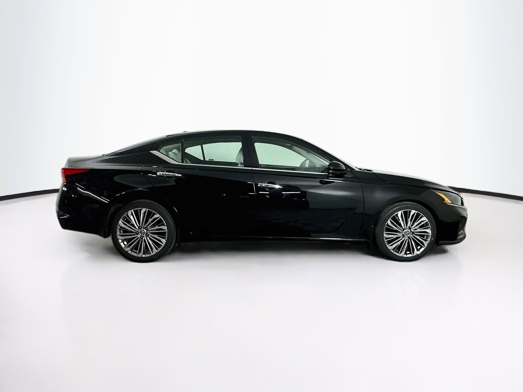 Used 2023 Nissan Altima 2.5 SL FWD image 10