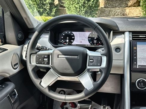 Certified 2025 Land Rover Discovery Dynamic SE image 21