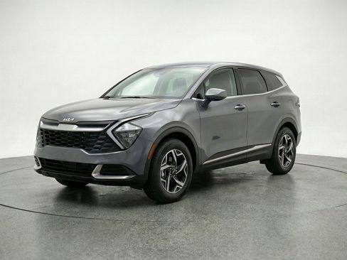 Used 2025 Kia Sportage LX image 3