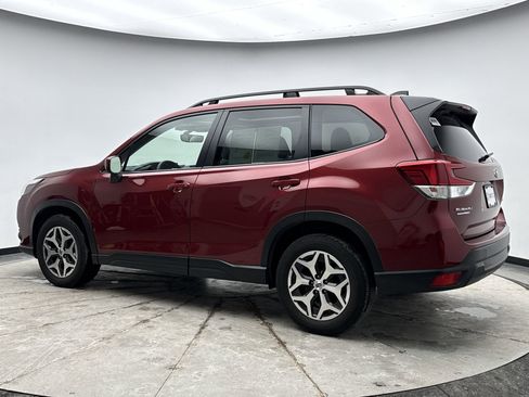 Used 2024 Subaru Forester Premium image 3