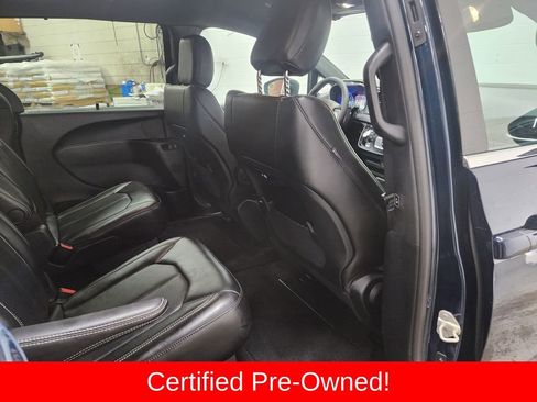 Used 2025 Chrysler Pacifica Select image 28