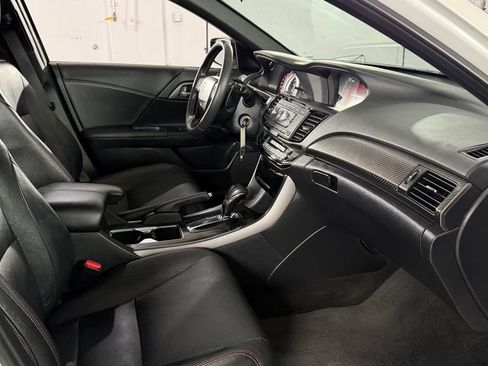 Used 2017 Honda Accord Sport Special Edition image 36