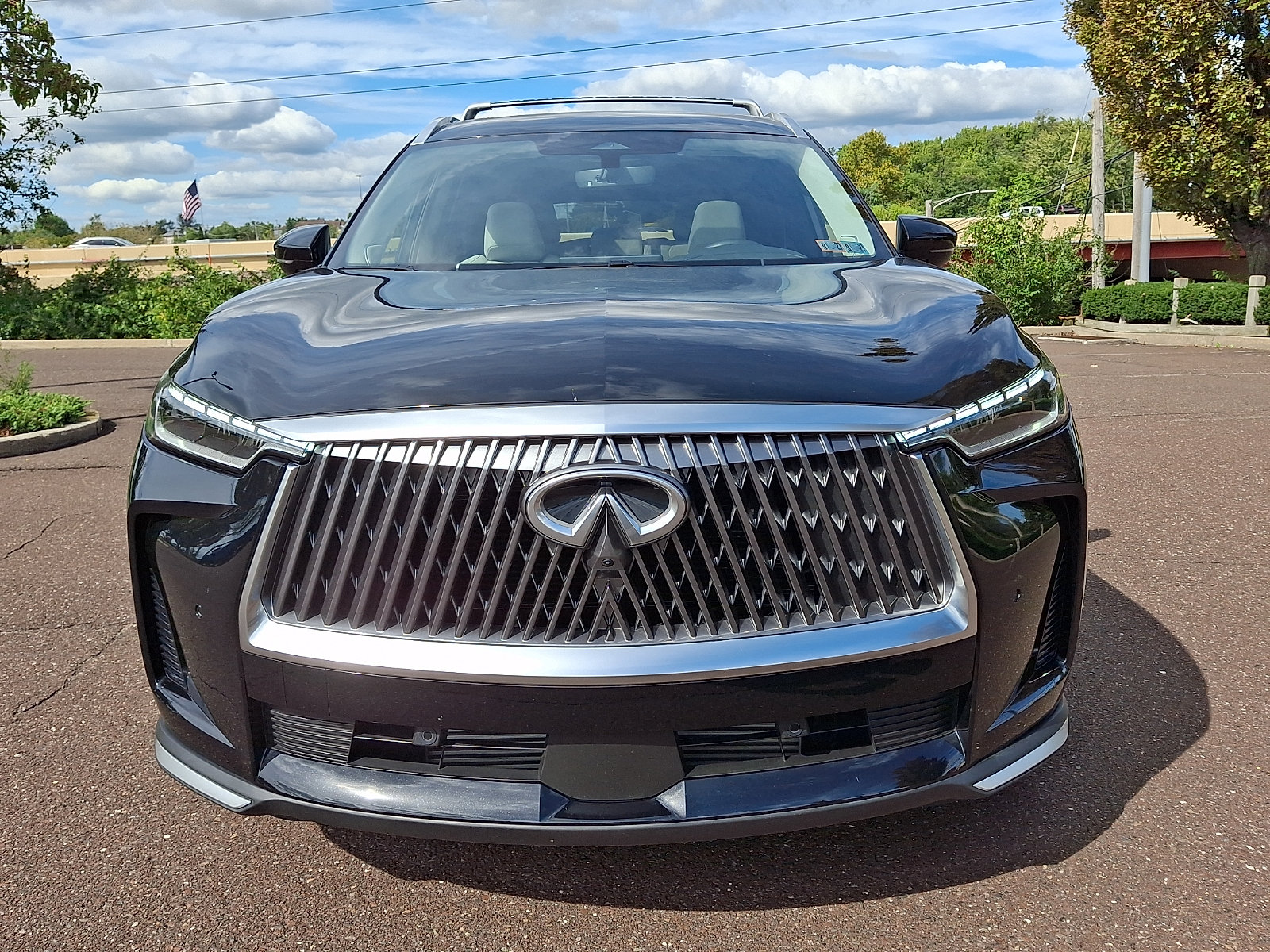 Certified 2026 INFINITI QX60 Luxe w/ Cargo Package AWD/4WD image 2