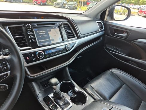 Used 2019 Toyota Highlander XLE image 28