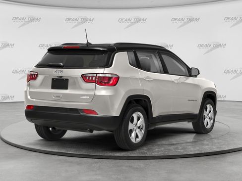 Used 2018 Jeep Compass Latitude w/ Safe & Security Group AWD/4WD image 3