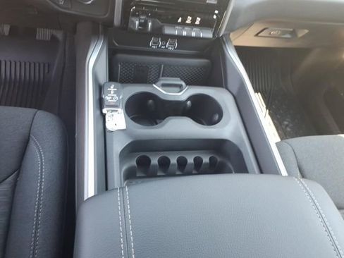 New 2026 RAM 1500 4x4 Crew Cab image 18