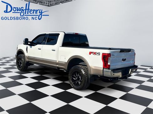 Used 2019 Ford F250 Lariat w/ Lariat Ultimate Package image 3
