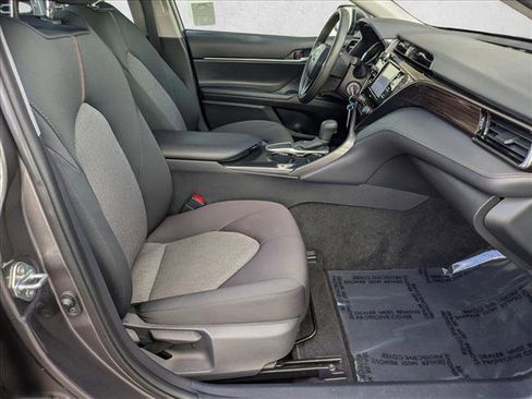 Used 2020 Toyota Camry LE image 18