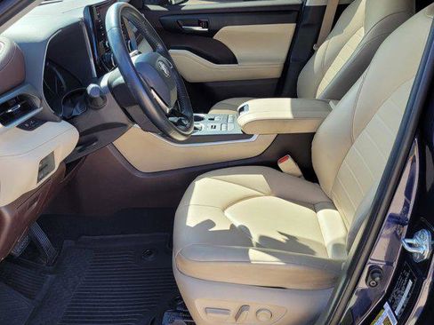 Certified 2021 Toyota Highlander XLE image 4