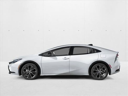 New 2027 Toyota Prius FWD image 3