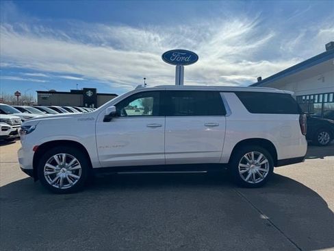 Used 2021 Chevrolet Suburban High Country image 3