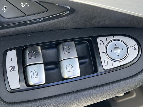 Used 2020 Mercedes-Benz GLC 300 4MATIC image 15