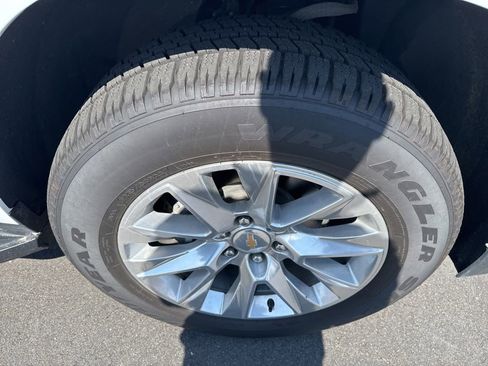 Used 2024 Chevrolet Tahoe Premier AWD/4WD image 16