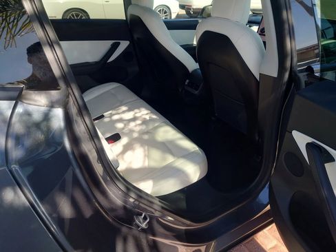 Used 2020 Tesla Model Y Long Range image 9