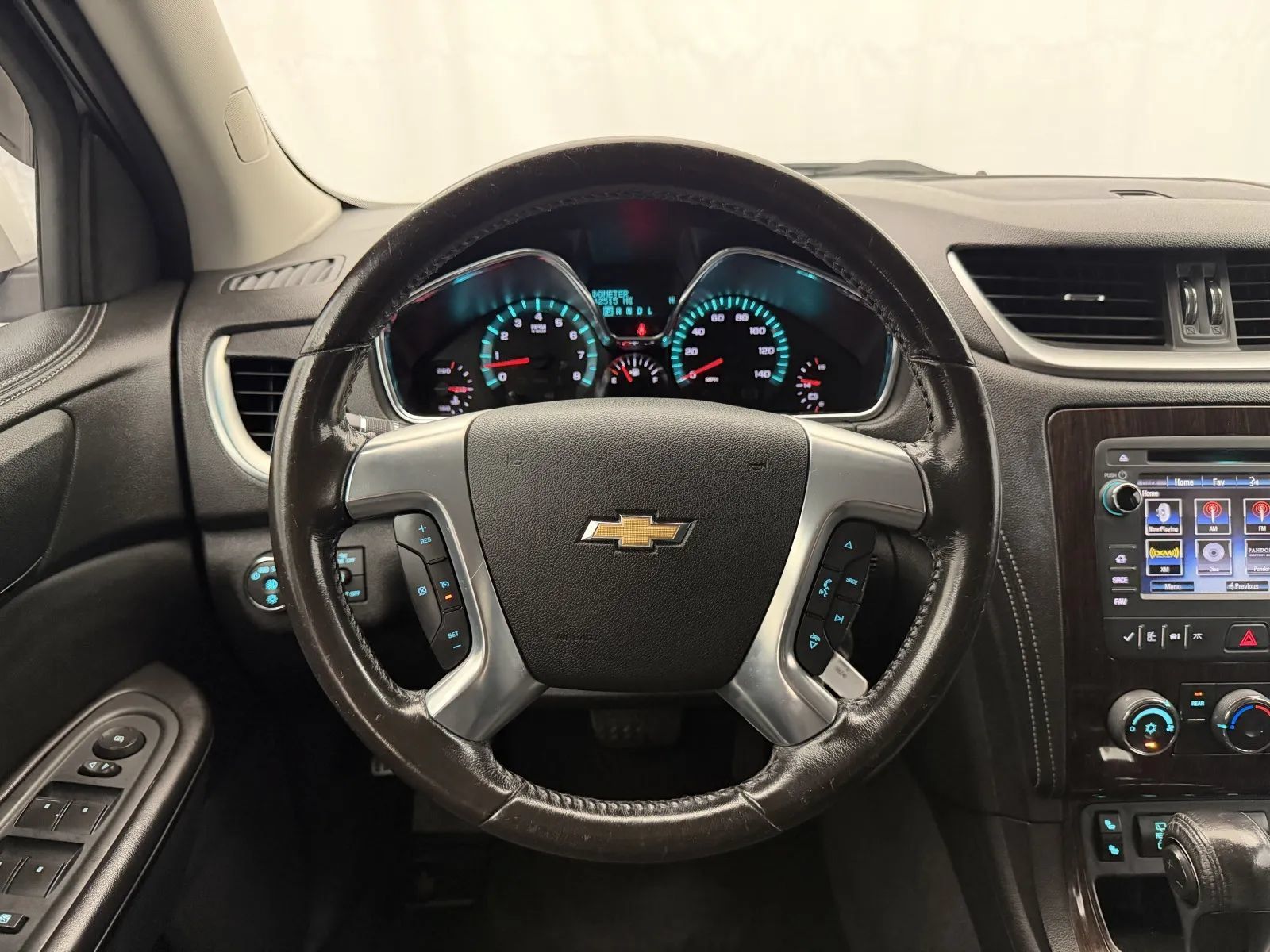 Used 2015 Chevrolet Traverse LT w/ Style and Technology Package FWD image 11