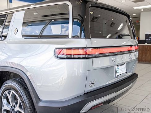 Used 2024 Rivian R1S Adventure image 16