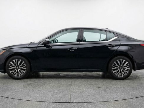 Used 2025 Nissan Altima 2.5 SV FWD image 5