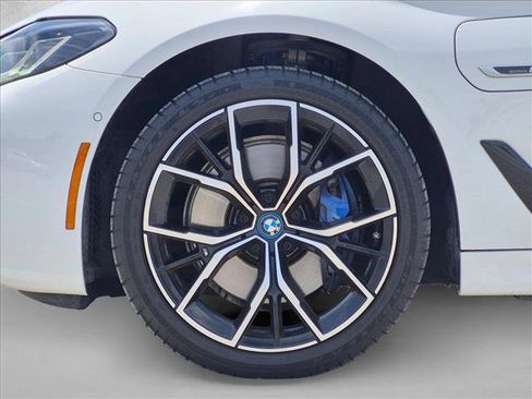 Used 2022 BMW 530e w/ M Sport Package RWD image 24