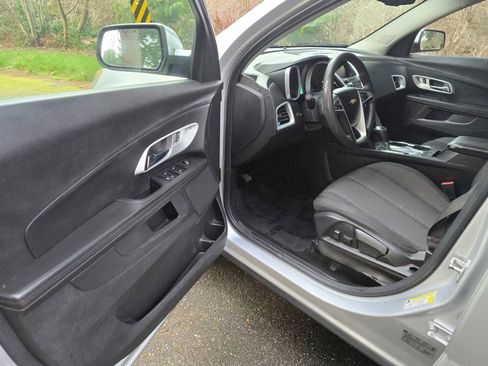 Used 2017 Chevrolet Equinox LT image 19