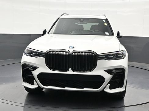 Used 2022 BMW X7 xDrive40i w/ M Sport Package AWD/4WD image 9