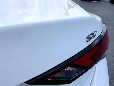 Used 2024 Nissan Sentra SV FWD image 4