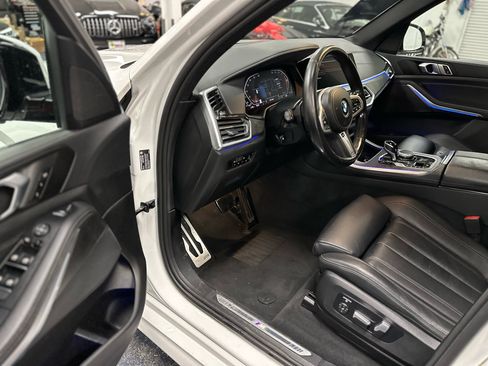 Used 2022 BMW X5 xDrive40i w/ M Sport Package image 13